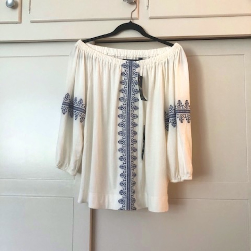 NWT Chaps Off White Blue Long Sleeve Embroidered Peasant Top Size Medium